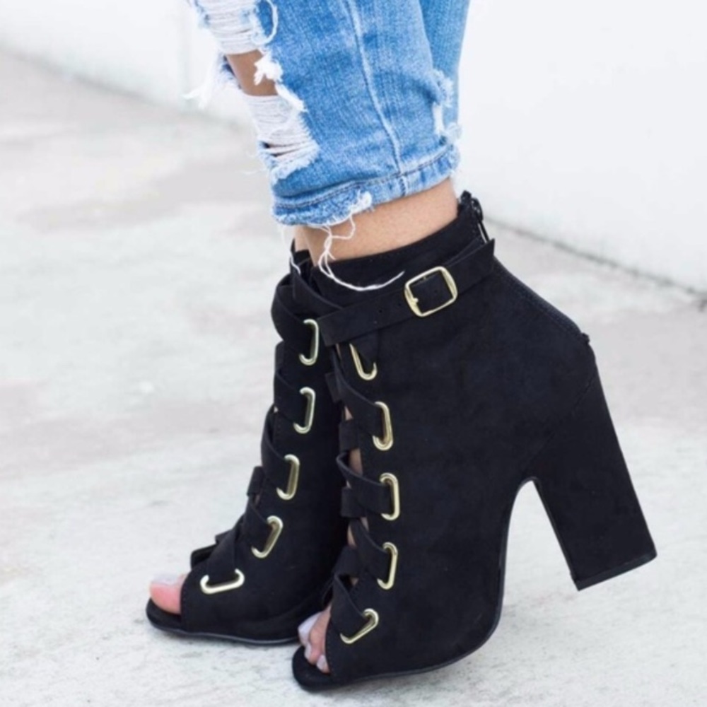❗️1 Left❗️ Black Lace Up Suede Ankle Booties